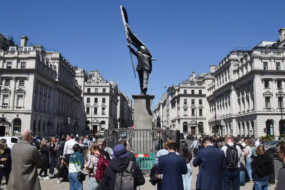 banksy statue london &mdash; DE news
