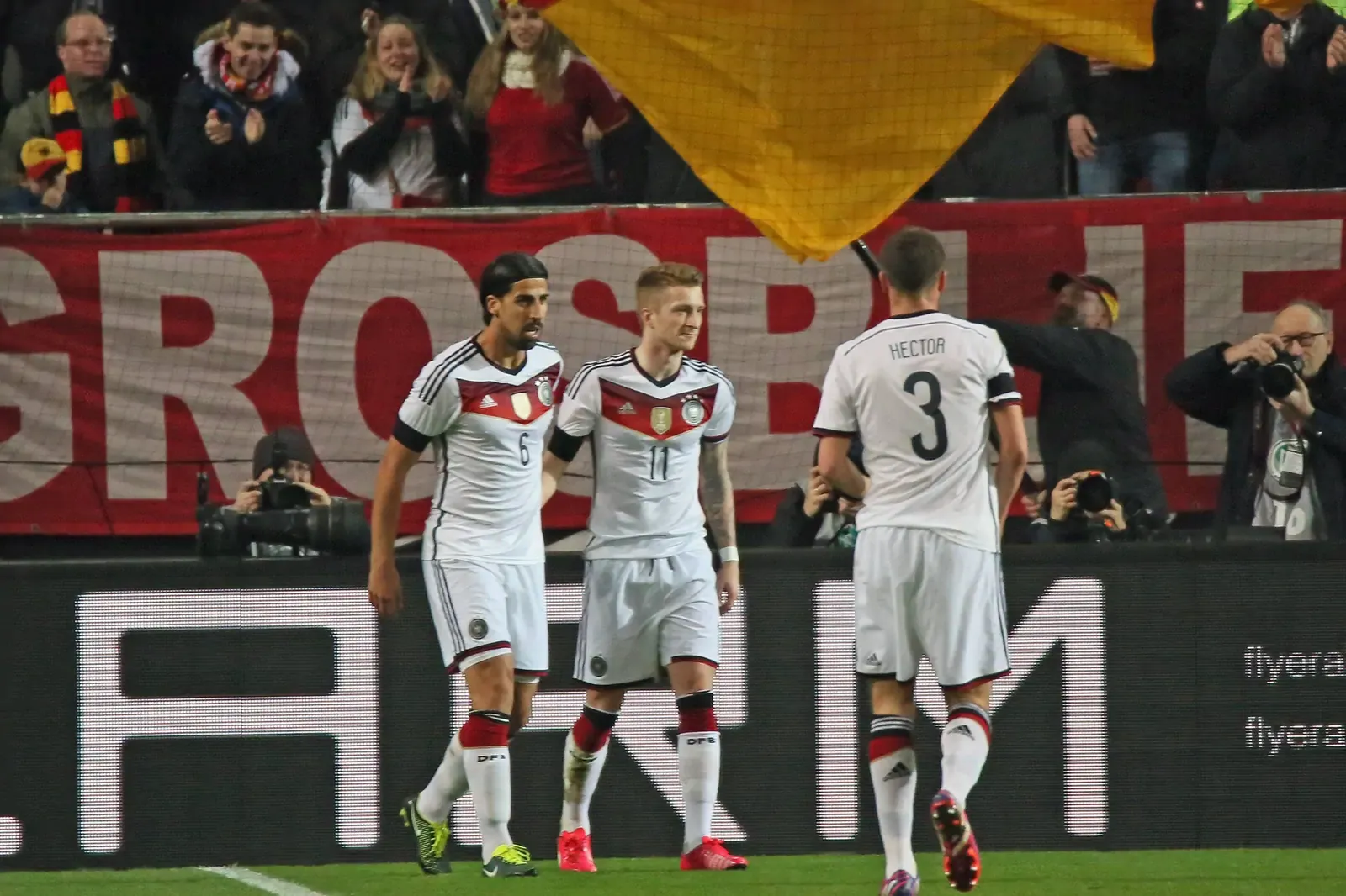 Das DFB-Team 2014 mit wei&szlig;en Hosen.&copy; imago/Sch&uuml;ler