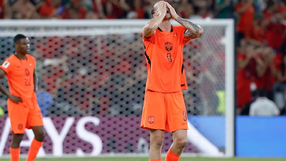 Ausgerechnet Cody Gakpo brachte die Elftal in Führung. Aber nach dem Last-Minute-Ausgleich durch Issa Diop nahm das Unglück seinen Lauf, unter anderem für Niederlande-Torwart Bart Verbrüggen. Die Highlights im Video.Quelle:MAGENTA TVAutoplay