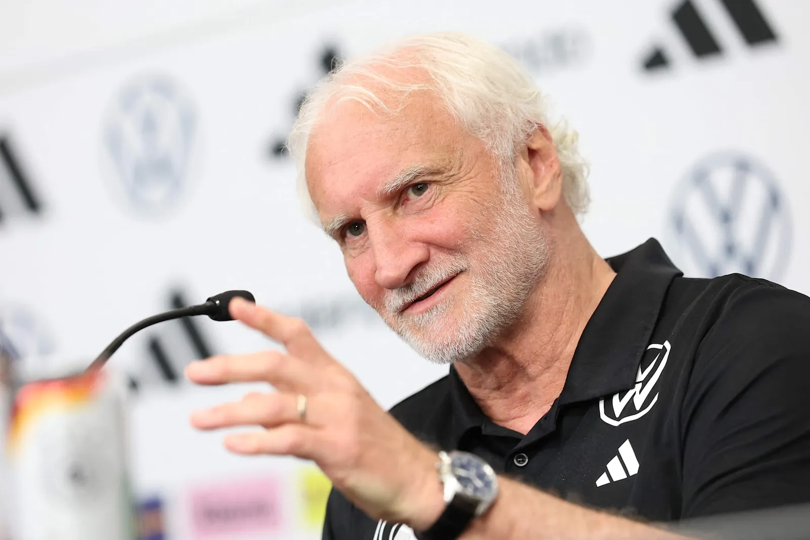 Rudi Völler auf der Pressekonferenz am Samstag in North Carolina