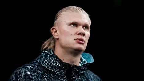 Erling Haaland und die norwegische Mannschaft stehen bereits sicher in der nächsten Runde