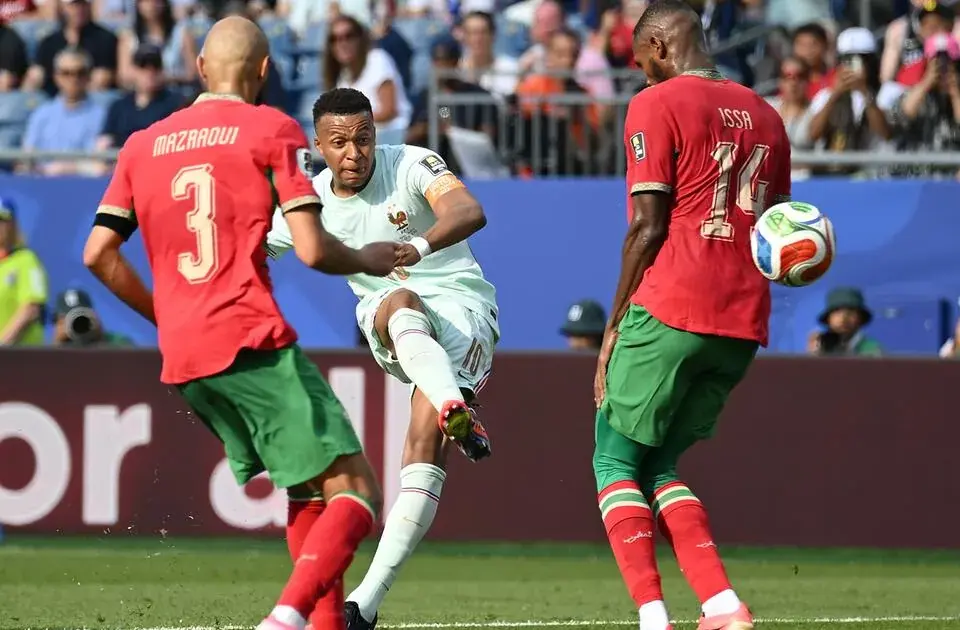 Frankreich im WM-Halbfinale! Mbapp&eacute; trifft und muss verletzt raus - BILD