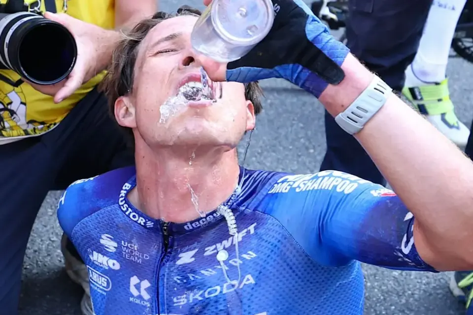 Tour: Philipsen gewinnt Sprint der Ausrei&szlig;er in den Alpen