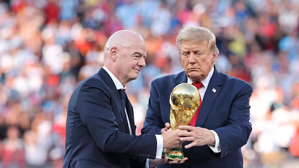 Fifa-Pr&auml;sident Infantino will einen Teil der kommerziellen Rechte an den Turnieren des Weltverbandes an Investoren verkaufen und damit mehr als vier Milliarden Dollar erl&ouml;sen. Die Uefa reagierte mit scharfer Kritik an den Pl&auml;nen.Quelle:WELT TVAutoplay