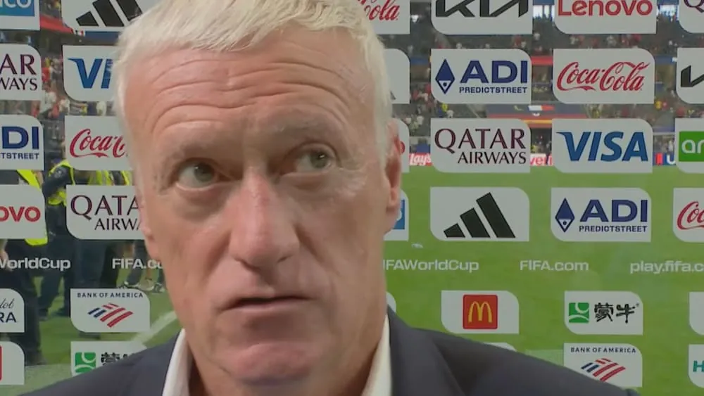 Die franz&ouml;sische Nationalmannschaft verpasst den Einzug ins WM-Finale. Nach der Pleite gegen Spanien zeigt sich Trainer Didier Deschamps selbstkritisch, stellt aber auch die Leistung des Schiedsrichters zur Diskussion.Quelle:Magenta TVAutoplay