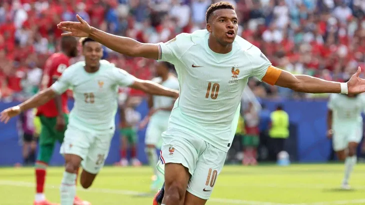 Brachte Frankreich gegen Marokko im WM-Viertelfinale in F&uuml;hrung: Kylian Mbapp&eacute; (rechts)
