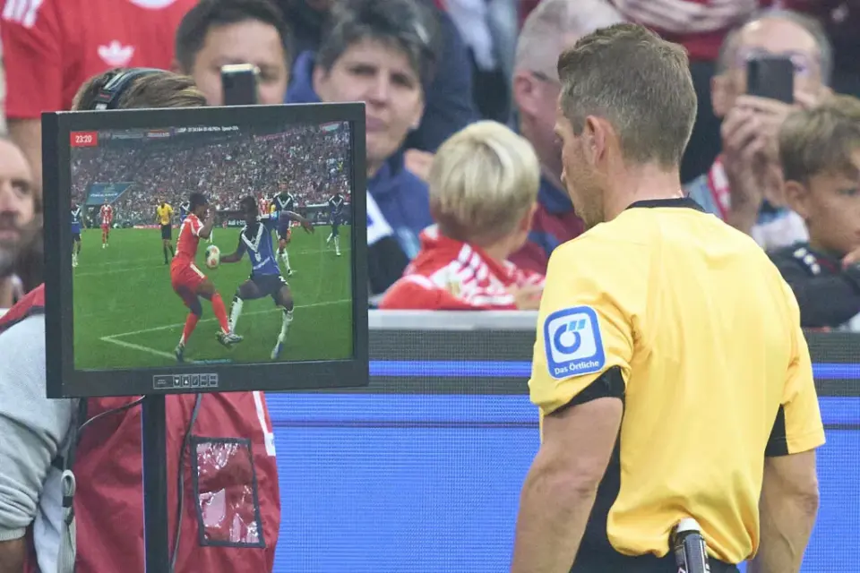 WM-Regeln gelten k&uuml;nftig auch in der Bundesliga - was die Trainer davon halten - T-Online