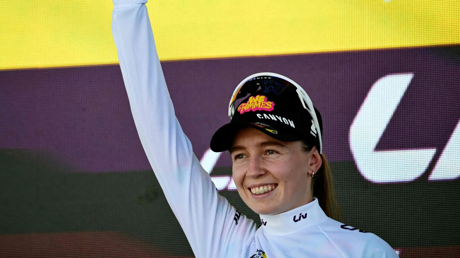Antonia Niedermaier im Weißen Trikot